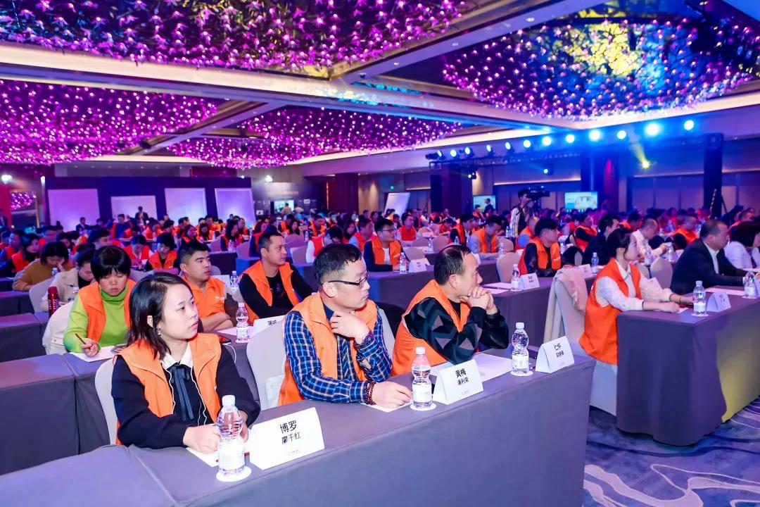 巴迪斯“真抓實(shí)干·領(lǐng)航轉(zhuǎn)型”經(jīng)銷商年會(huì)完美收官，我們明年再會(huì)！