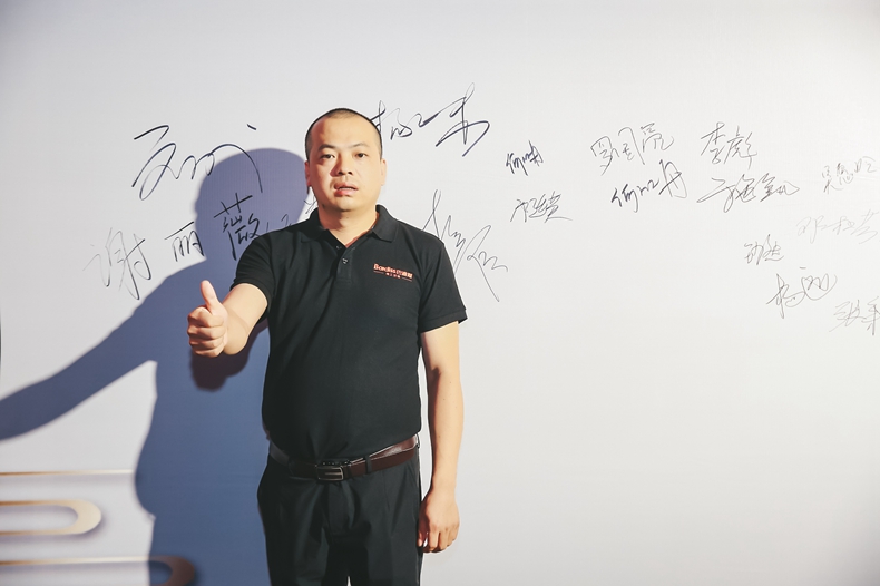 1563412026440210.jpg EK0T9768.JPG