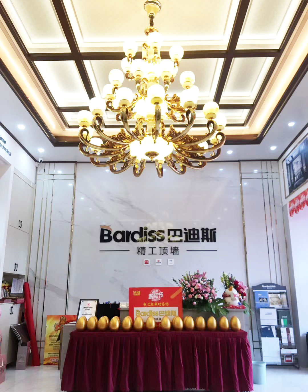 豐富的點(diǎn)心小吃, 讓到場(chǎng)的業(yè)主朋友感到貼心服務(wù)。 豐富的點(diǎn)心小吃, 讓到場(chǎng)的業(yè)主朋友感到貼心服務(wù)。